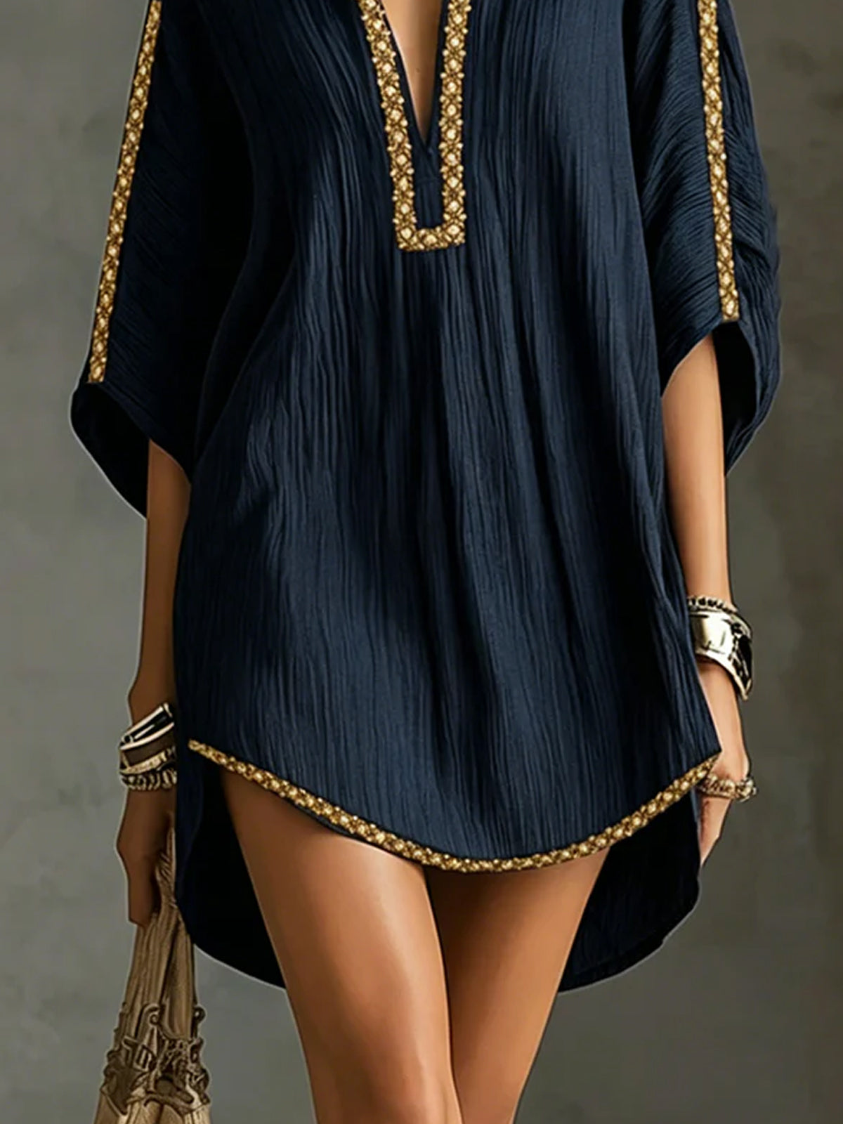 Mirella · Vestido Corto Negro con Escote en V Profundo