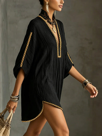 Mirella · Vestido Corto Negro con Escote en V Profundo