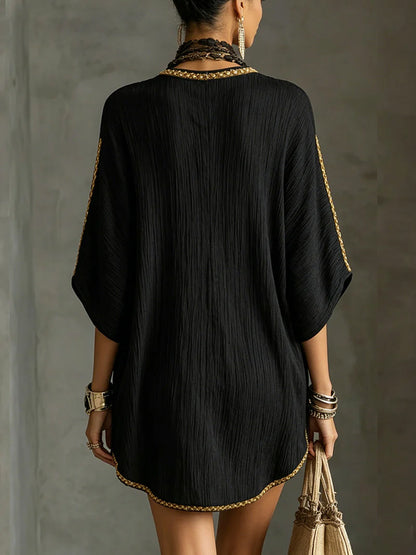 Mirella · Vestido Corto Negro con Escote en V Profundo