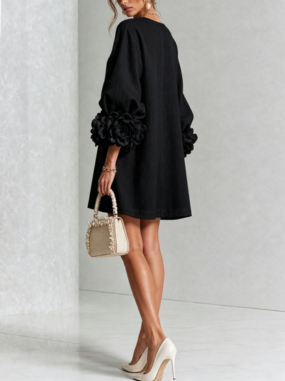 Vestido Mini Blanco con Botones de Flores y Mangas Extravagantes