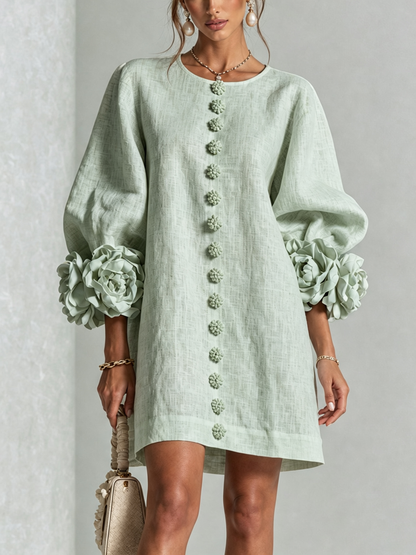 Vestido Mini Blanco con Botones de Flores y Mangas Extravagantes
