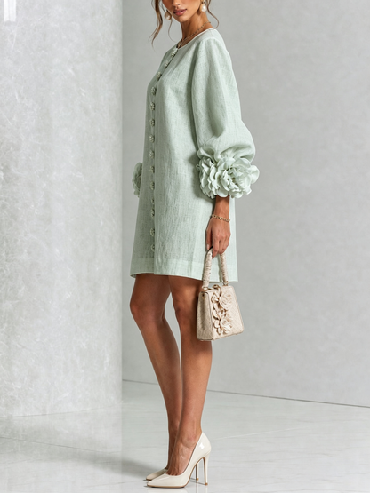 Vestido Mini Blanco con Botones de Flores y Mangas Extravagantes