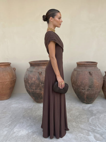 Toledo | Vestido Asimétrico de Fluidez y Estilo